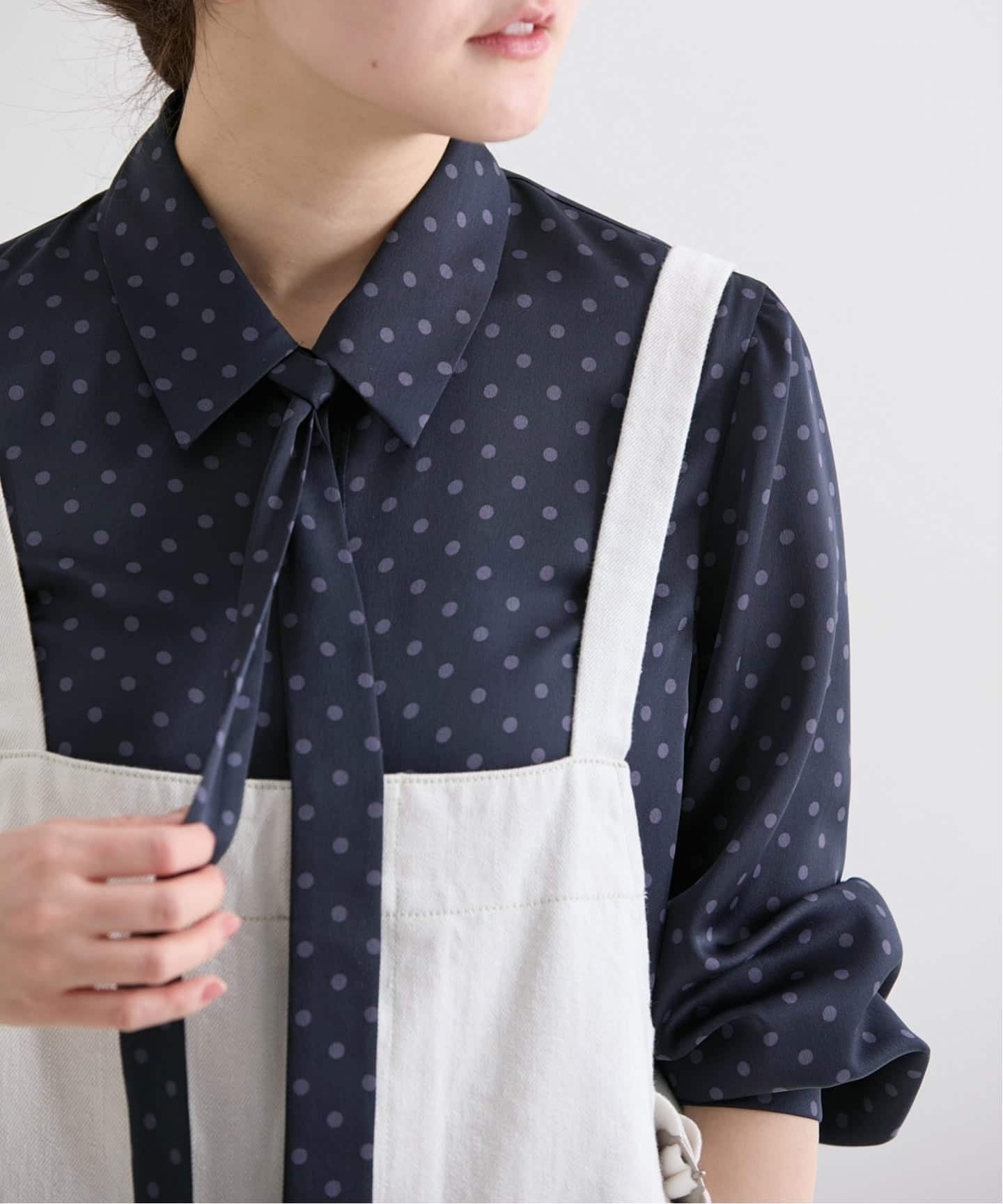 IENA｜《WEB限定/追加4予約》サテンドットタイ付ブラウス | Rakuten