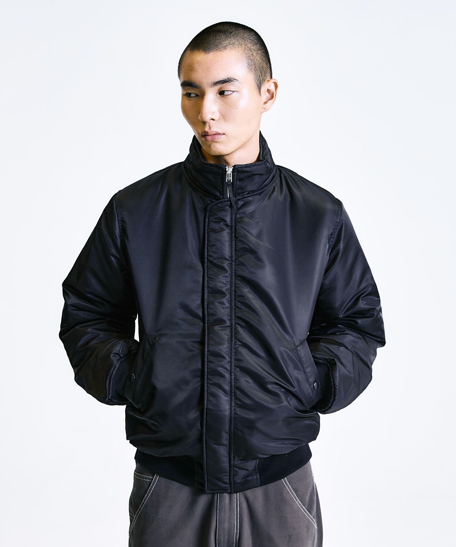 SHIPS｜City Ambient Products: スタンドカラー MA-1 ジップアップ