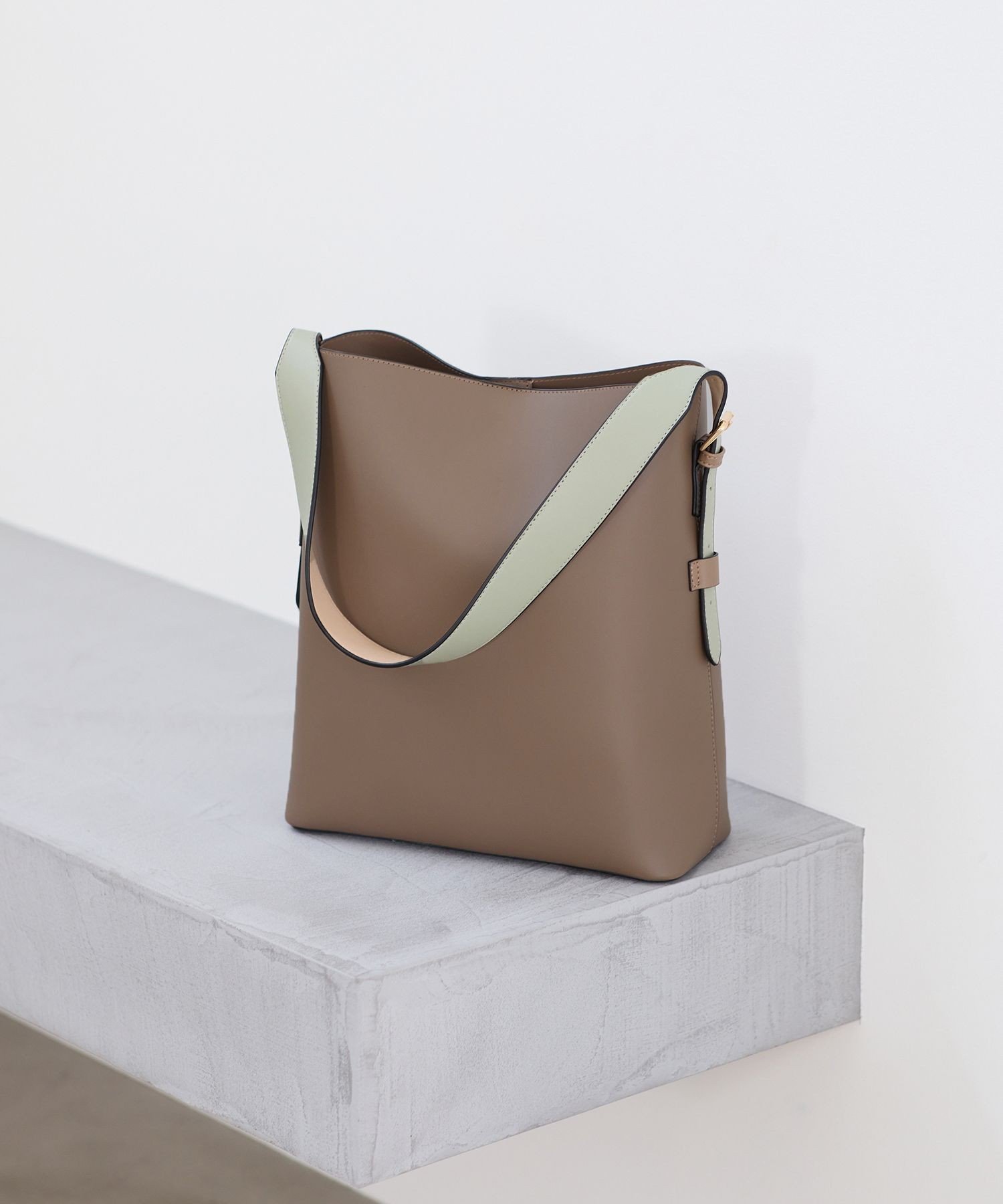 VIS｜【新色追加】【A4収納】リバーシブルハンドルワンショルダー