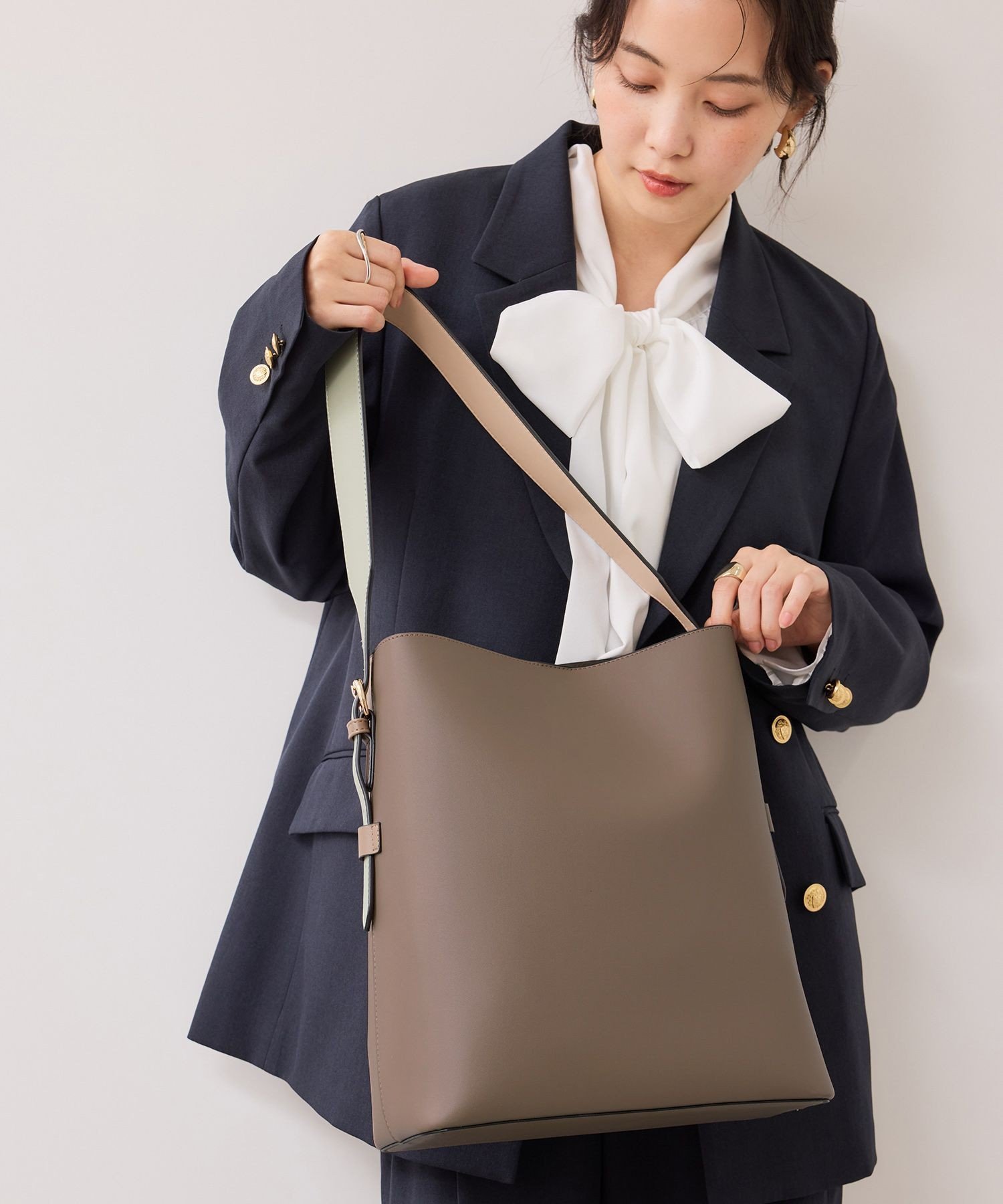 VIS｜【新色追加】【A4収納】リバーシブルハンドルワンショルダー