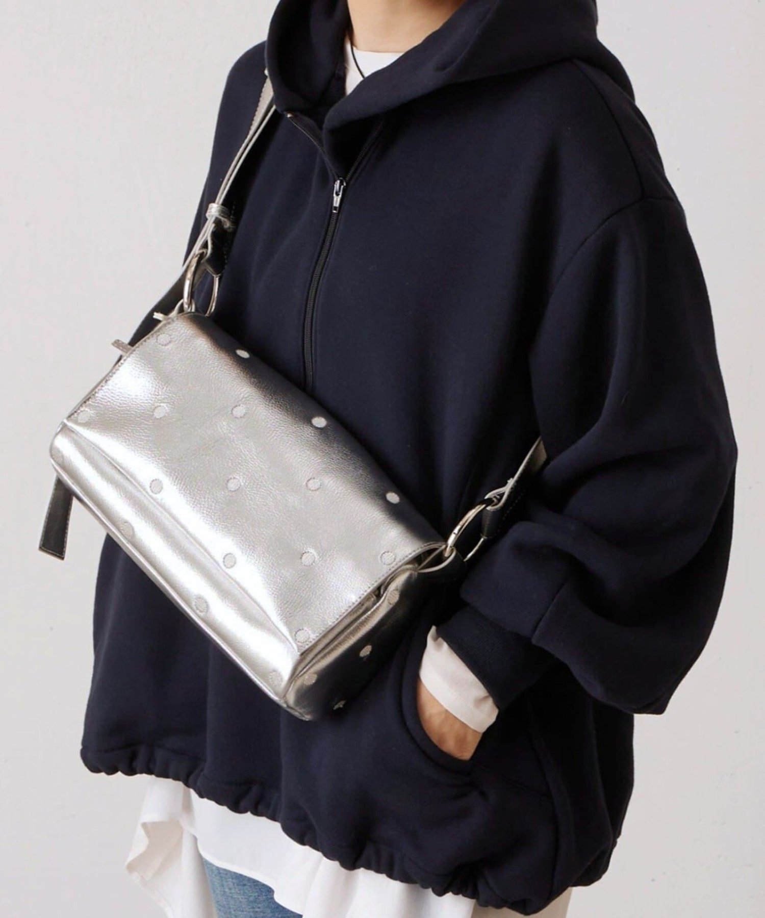 BEARDSLEY｜《本革》ドットボディバッグ | Rakuten Fashion(楽天