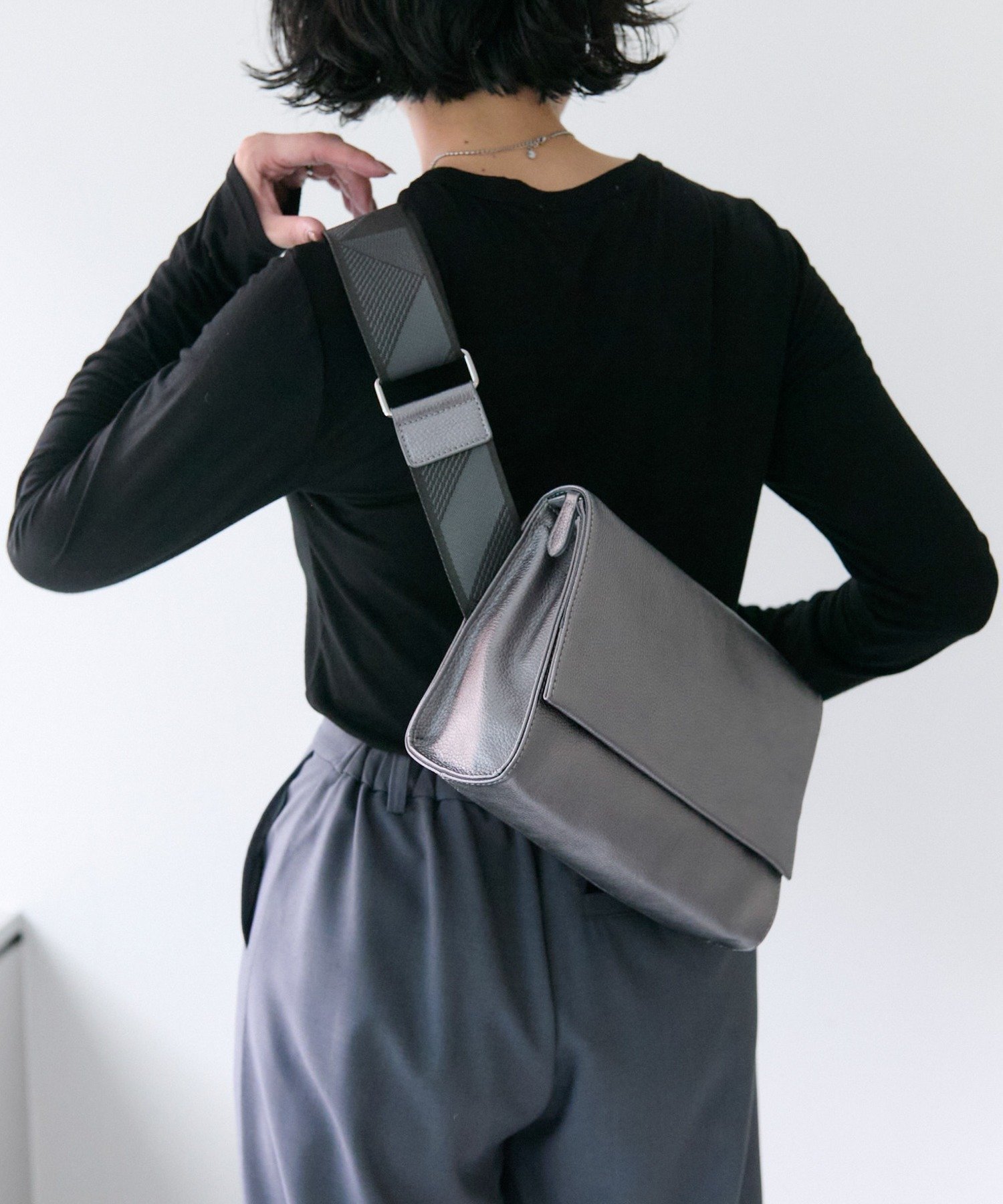 ear PAPILLONNER｜《本革/軽量470g/ボディバッグ》柄ワイドテープ