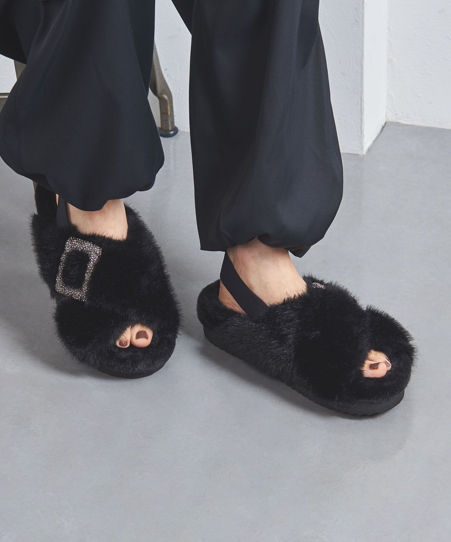 UNITED ARROWS LTD. OUTLET｜ビジューフェイクファー バックストラップ