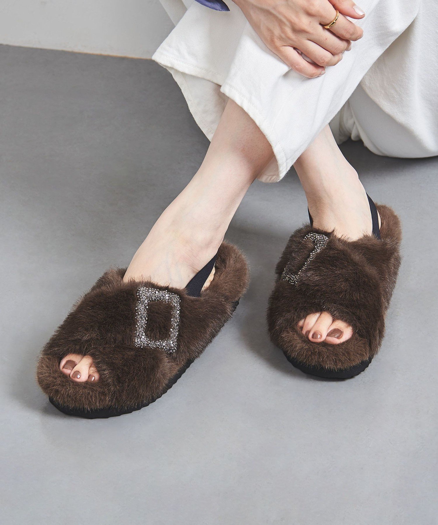 UNITED ARROWS LTD. OUTLET｜ビジューフェイクファー バックストラップ