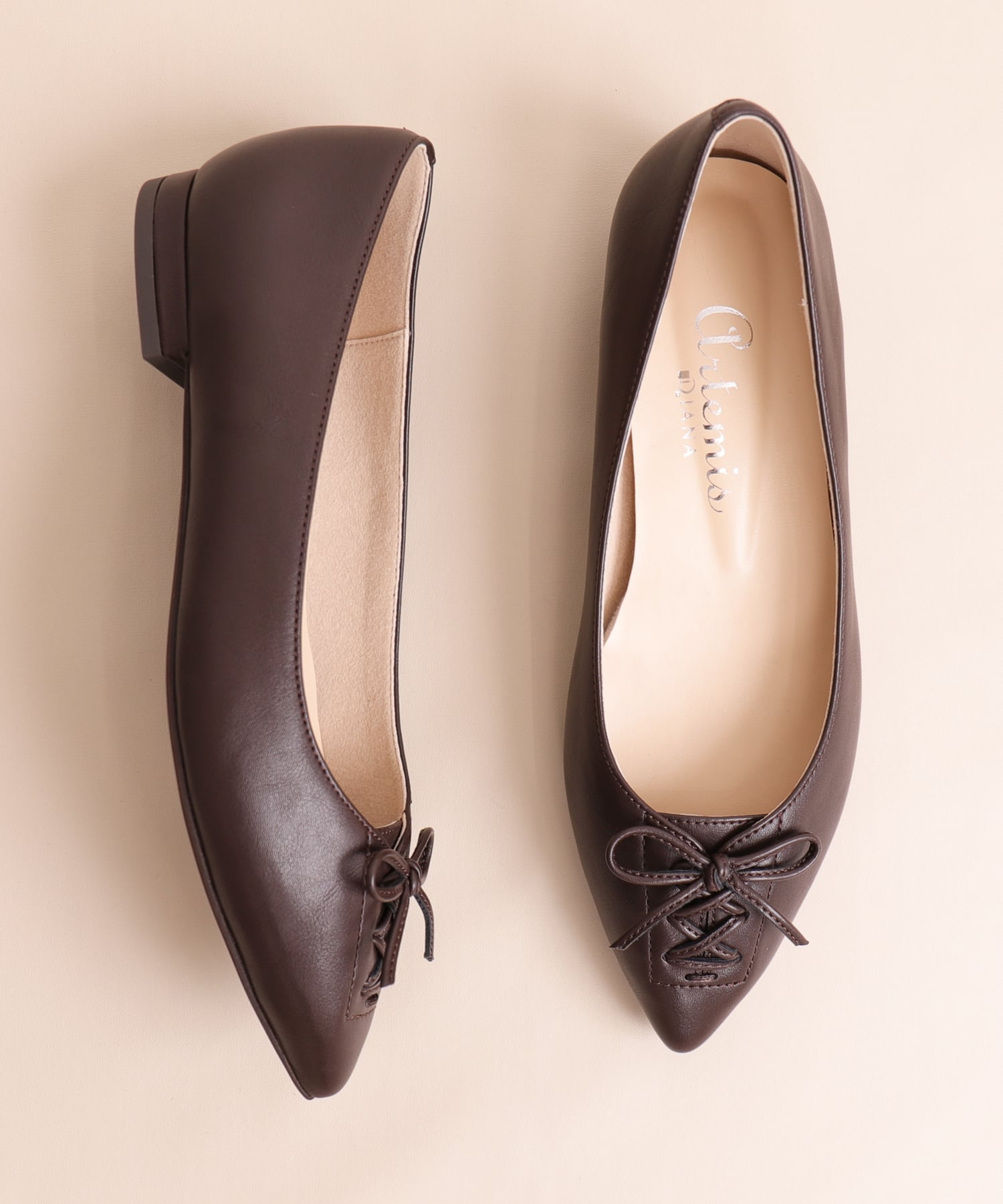 artemis by DIANA｜レースアップデザイン ポインテッドトゥフラット