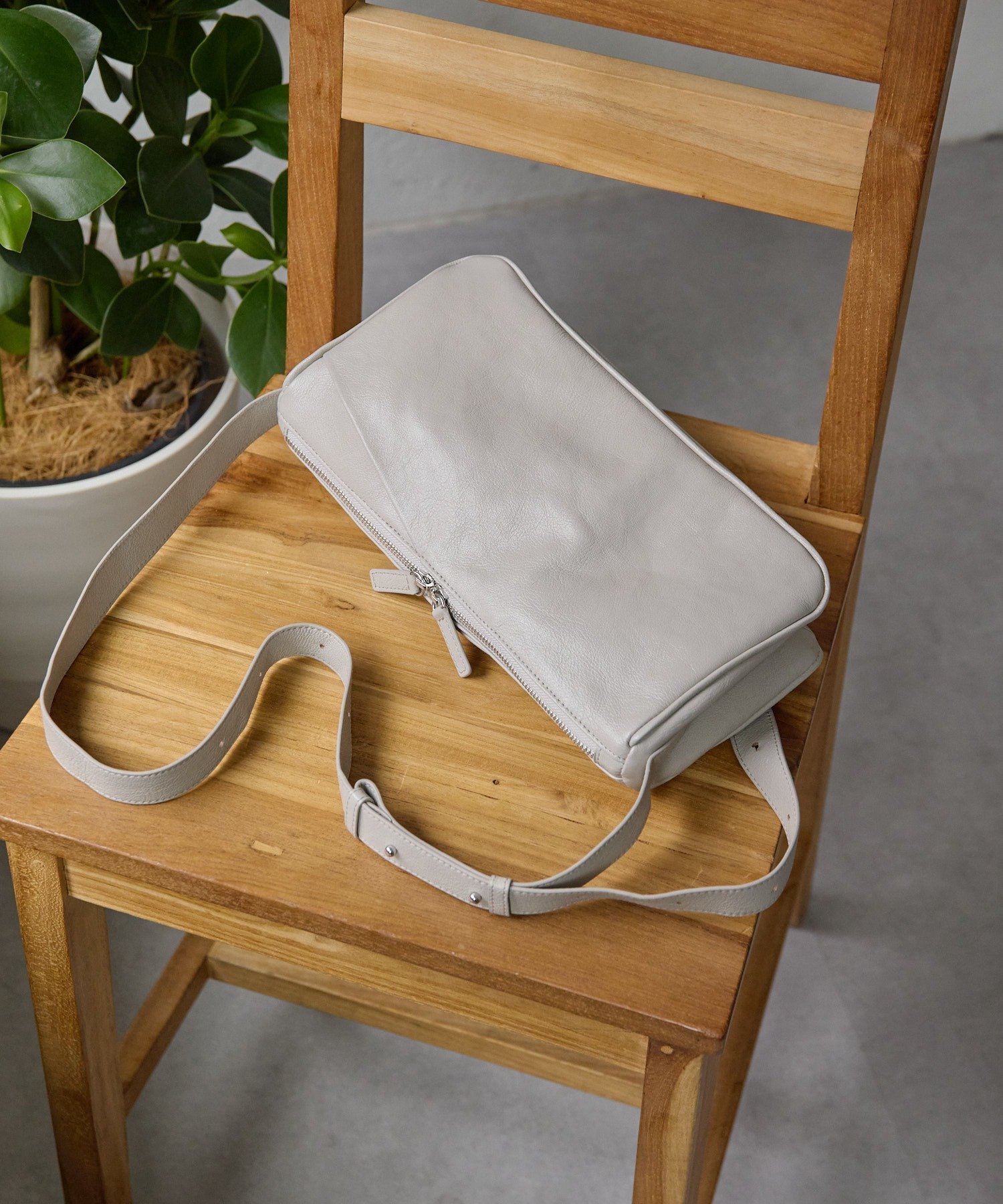 ear PAPILLONNER｜《本革/超軽量280g/全骨格◎》ミニスワローマチ