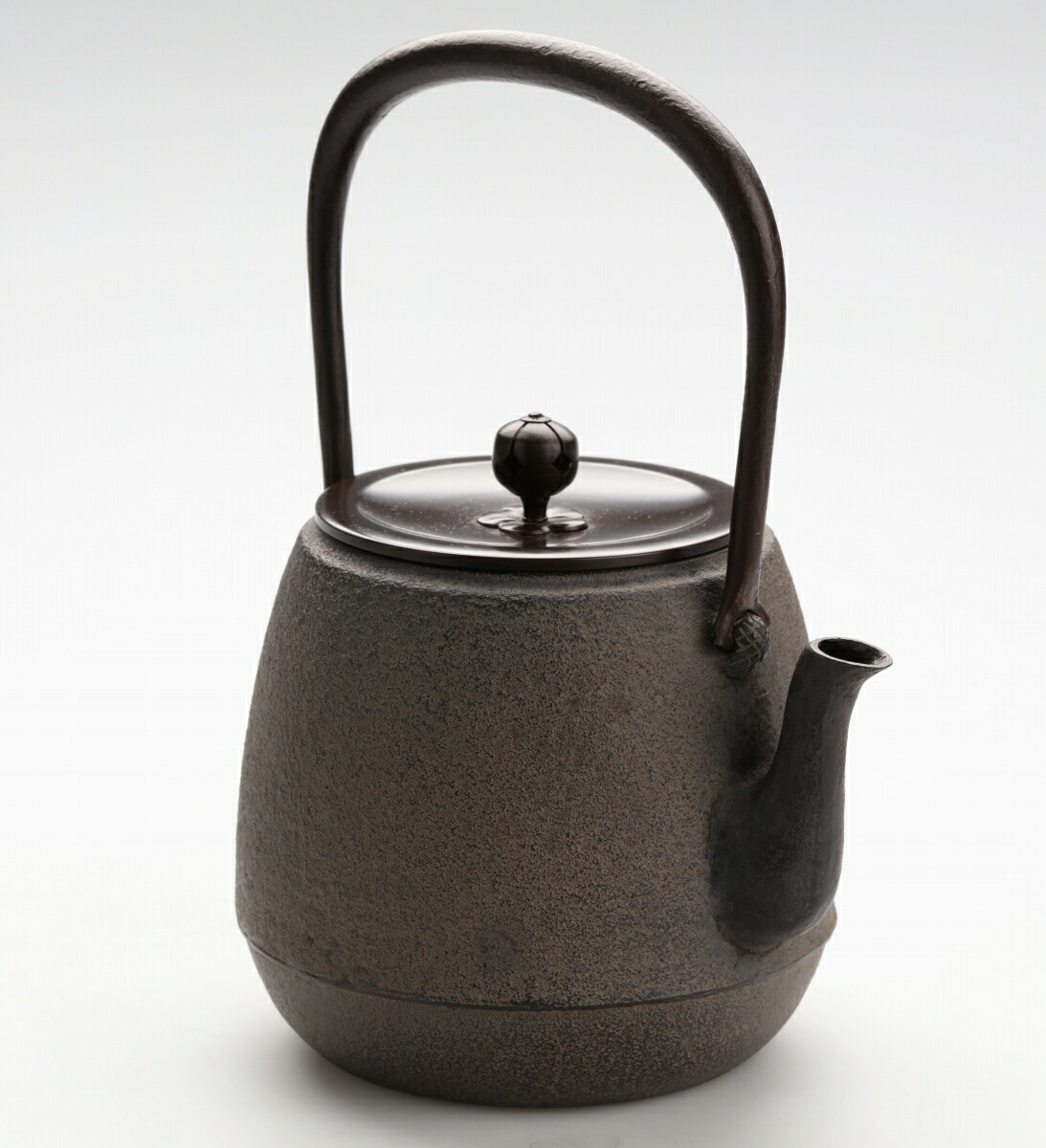 ウ309 鉄瓶『釜師 佐藤浄清造』『肩衝松地紋 鉄瓶 共箱』茶道具 急須