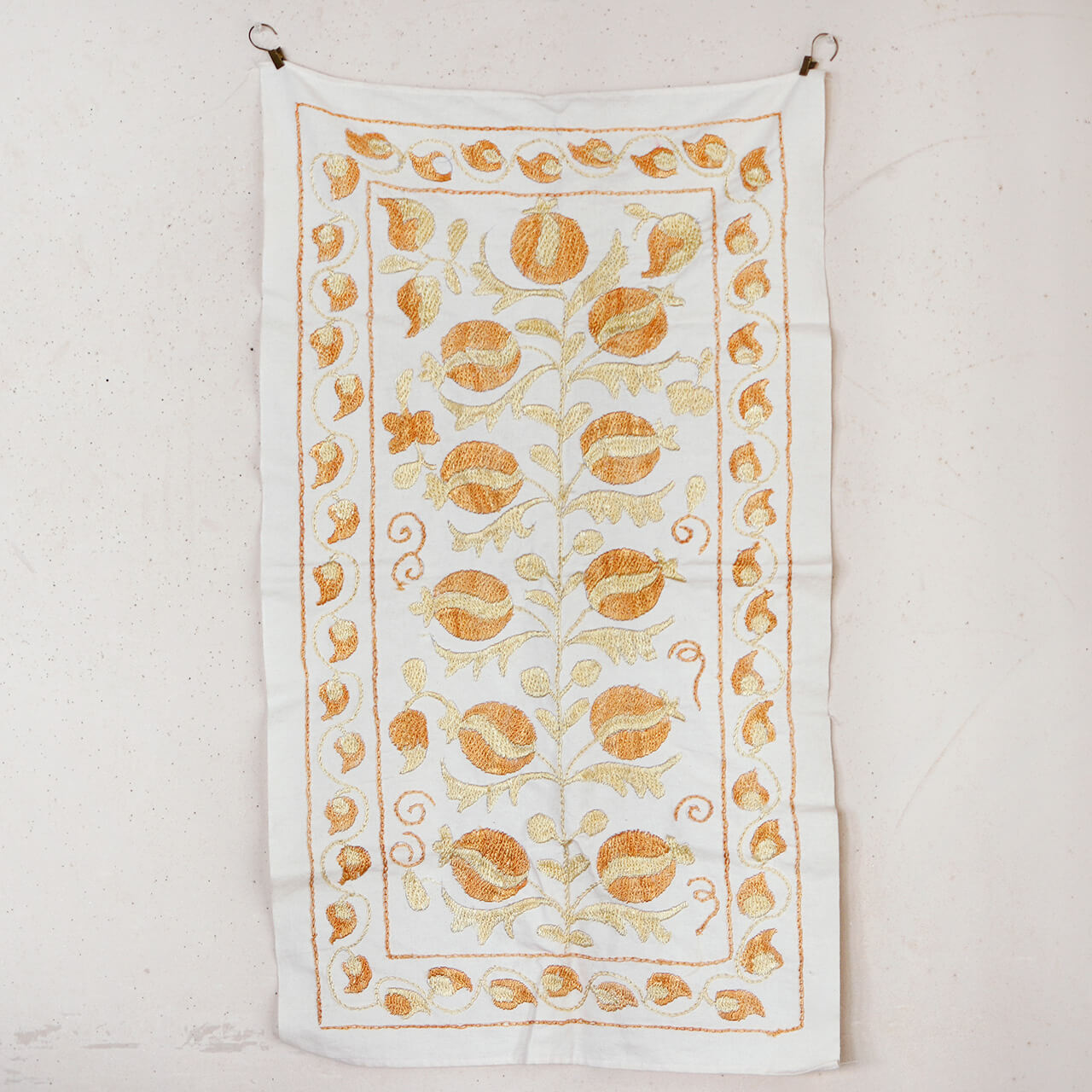 楽天市場】【1点もの】スザニ刺繍 タペストリー イエロー オレンジ