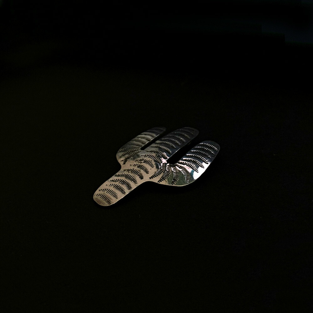 メルヴィンフランシススカルピンブローチ