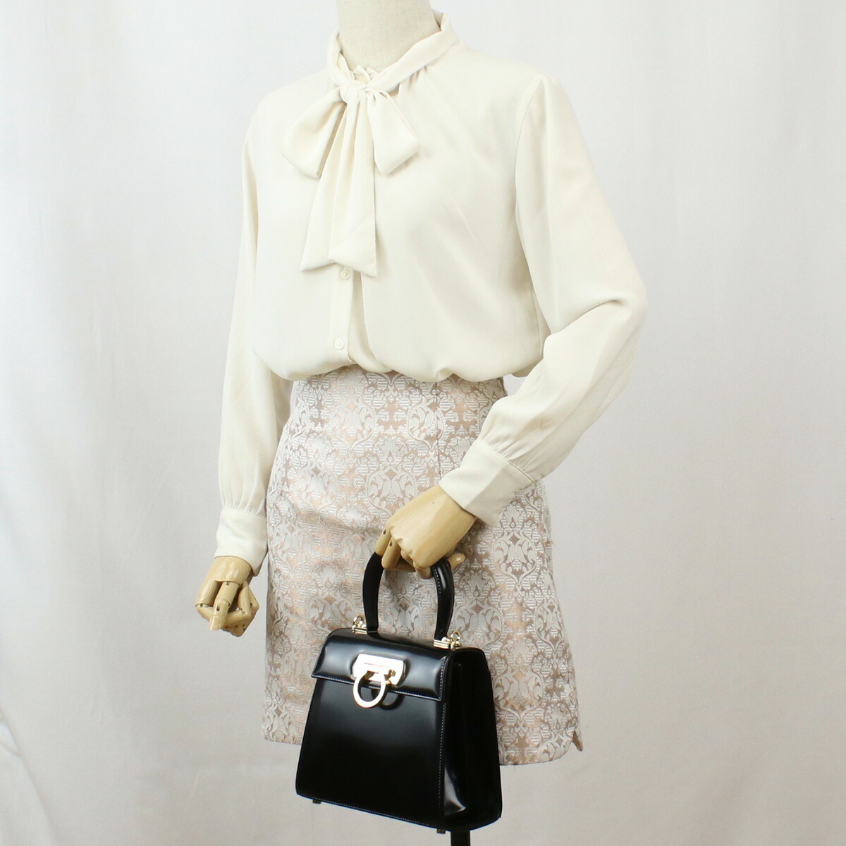 楽天市場】フェラガモ FERRAGAMO ハンドバッグ ブランド ガンチーニ 21