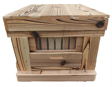 楽天市場】ミツバチ 巣箱 焼杉 浮造り仕上げ幅550×奥行450×高さ340ミリ