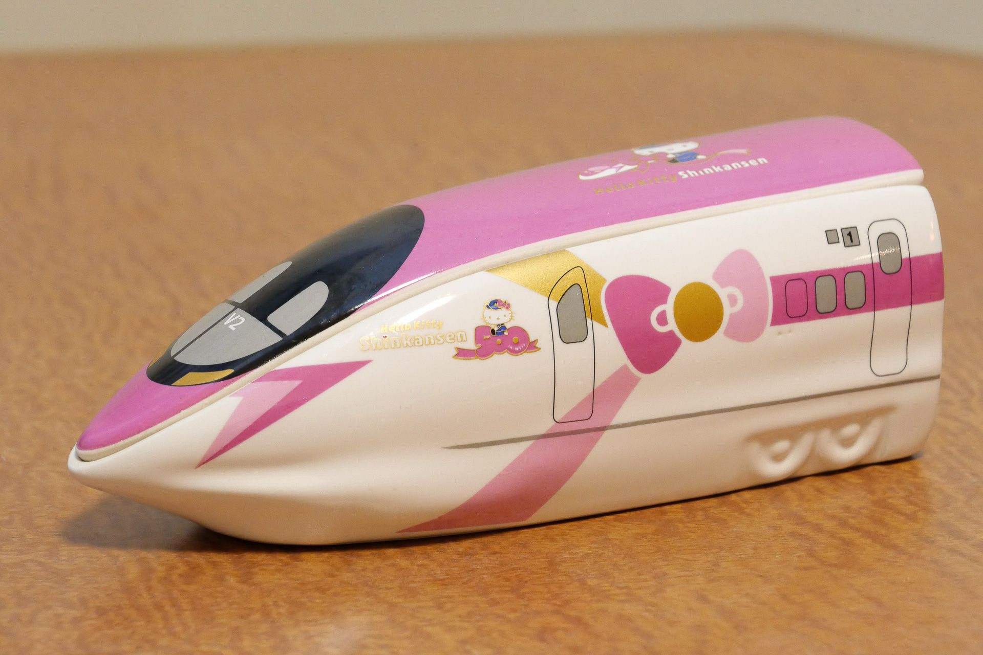 週末駅弁】神戸駅「ハローキティ新幹線弁当」 500系新幹線「ハロー