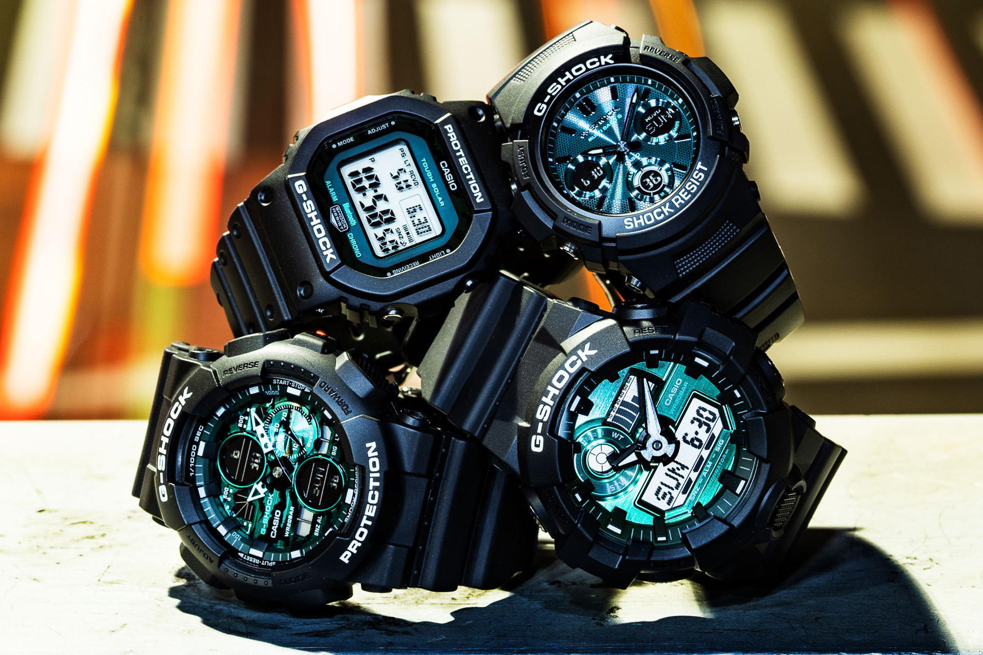 G-SHOCK定番モデルに黒×緑の新色。角形GW-B5600や電波ソーラーAWG