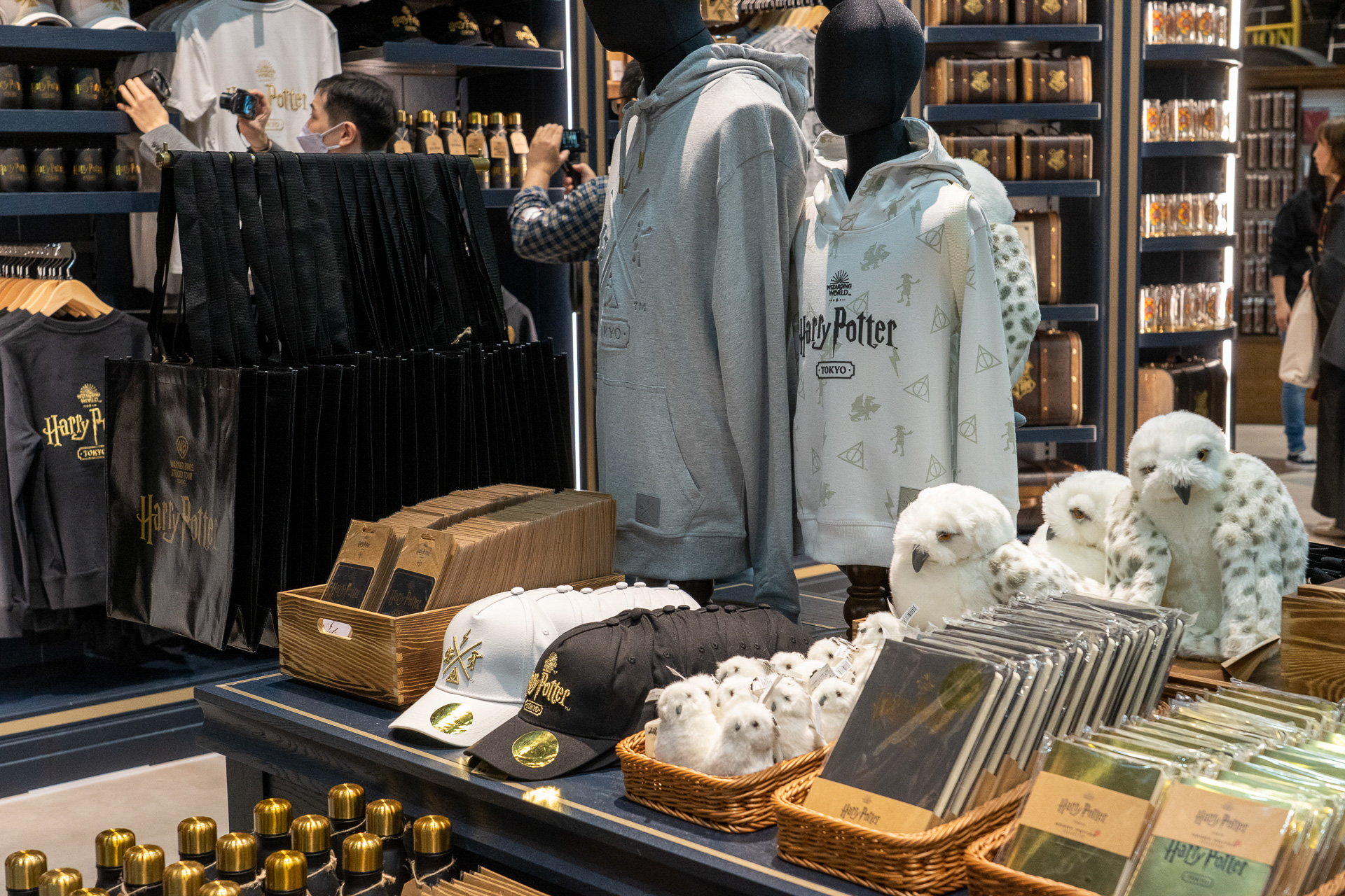 杖もローブも、世界最大のハリー・ポッターショップで魔法にかかった