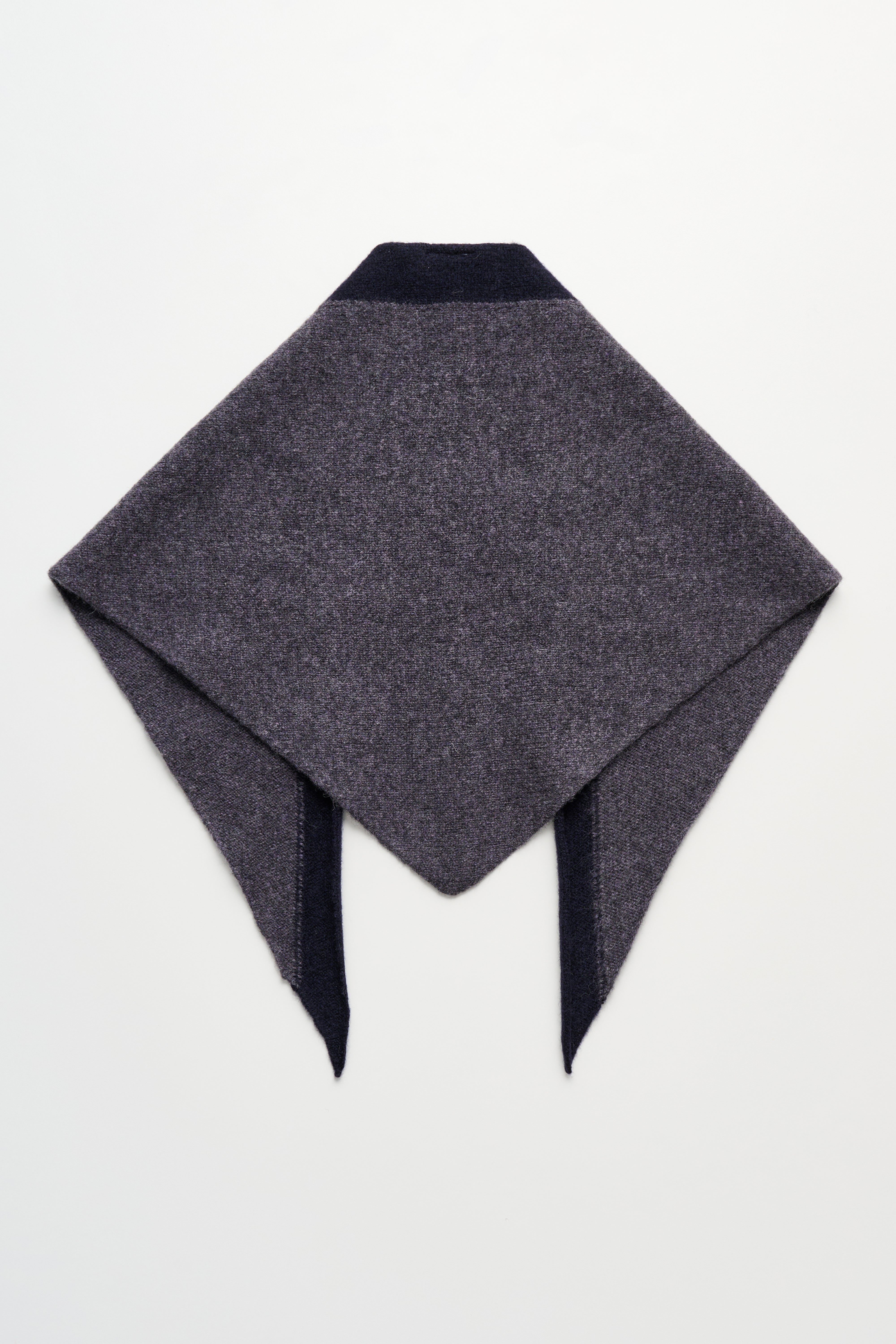 Margaret Howell MHL Tipped Scout Scarf Lambswool Grey / Ink – Très