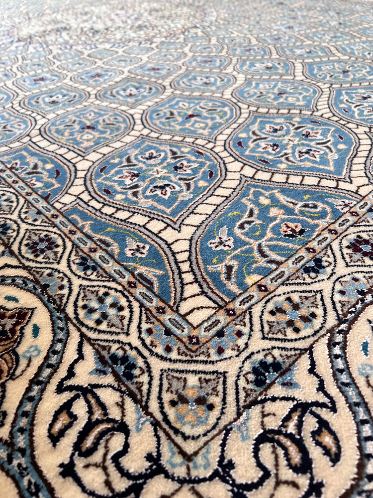 ゴンバディ デザインのナイン産・ペルシャ絨毯／Size:231×160／大阪