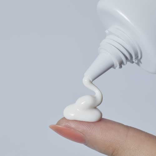 to/one トーン シルキー デイ エッセンス UV