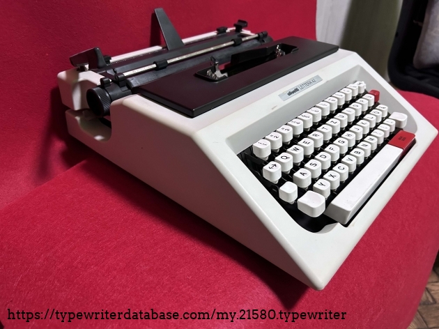 198x Olivetti Lettera 42 on the Typewriter Database