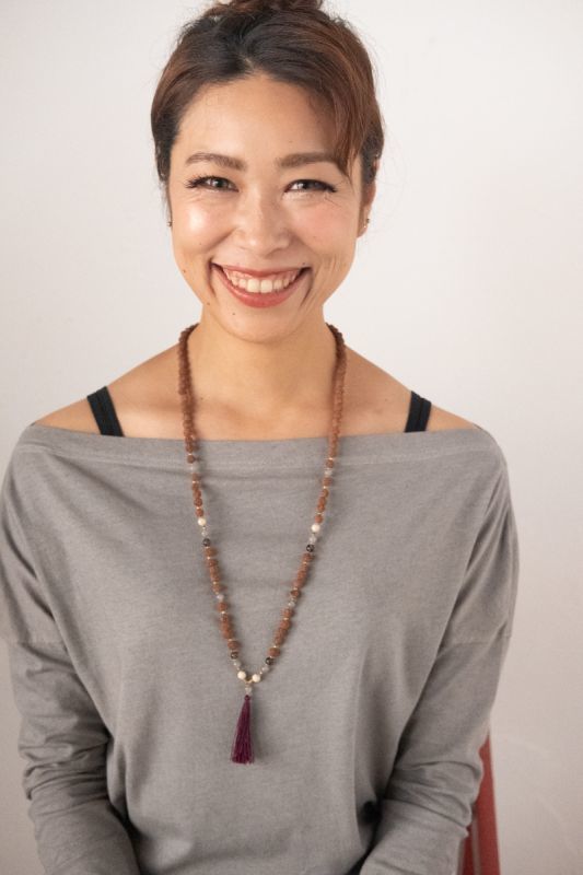 ルドラクシャ（菩提樹の実）と天然石ビーズを組み合わせた、ヨギニの