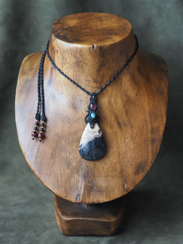 個性的なマクラメをお探しの方必見！スコレサイト/ ラブラドライト