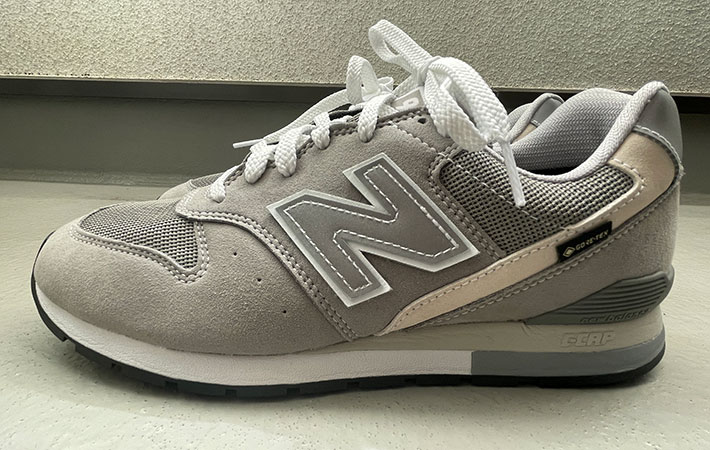 ニューバランスの名作『996』のゴアテックスはどう？ 履いて防水性や
