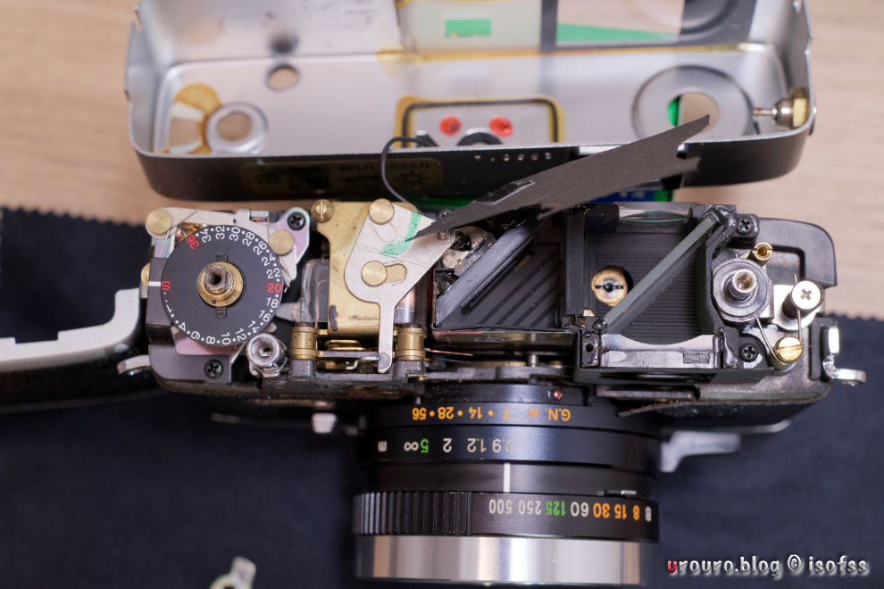 露出計不動でも機械式で動く50年前のカメラ。KONICA C35 FDを分解清掃