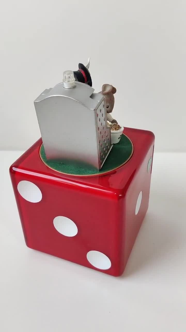 Enesco Vintage Music Box - the Best Deal in Town - Mice'n 'dice