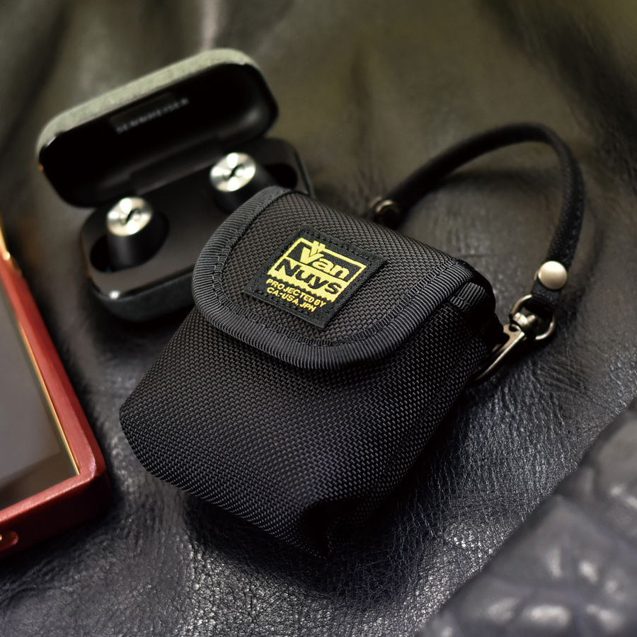 E446：ワイヤレスイヤフォン用キャリングケース | バンナイズ | 鞄は