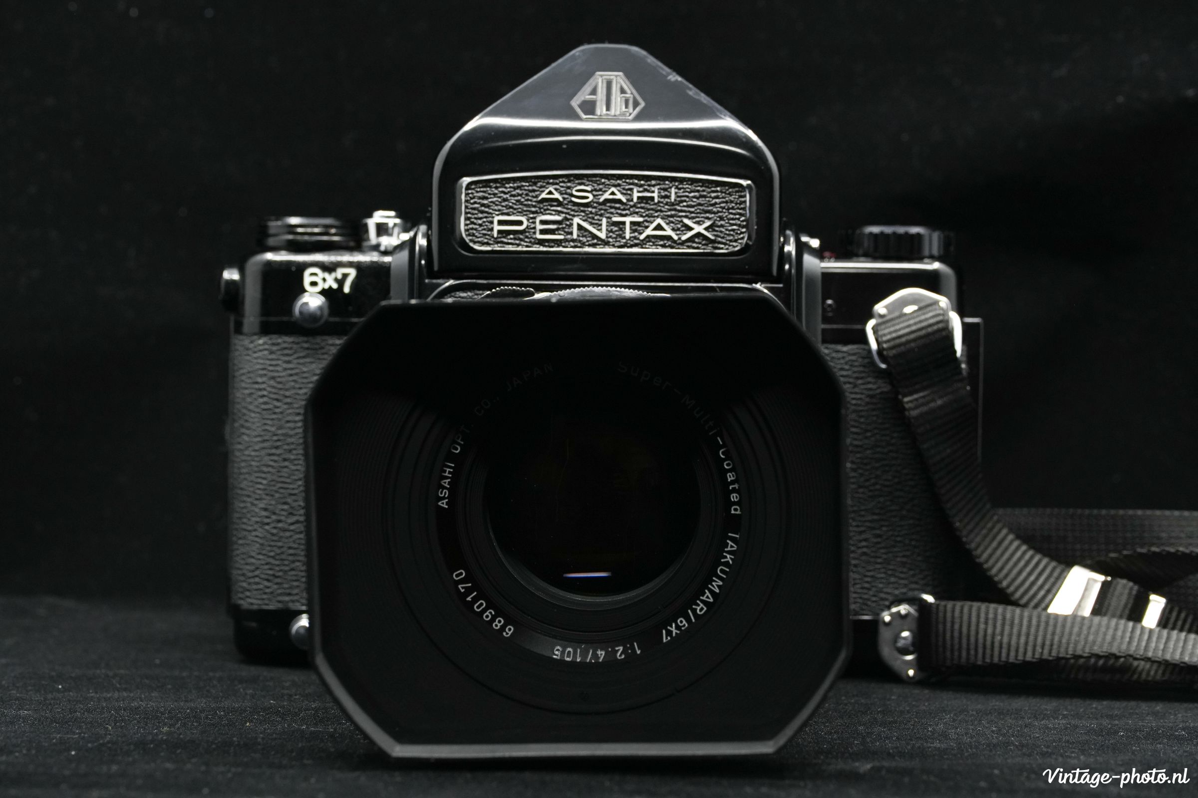 Eye catcher from Japan: the legendary Pentax 6x7 - Vintage-photo