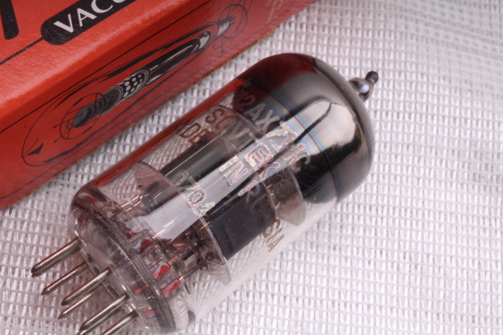 Fender プリ管12AX7の正体とは？ 真空管業界特有のWネームの謎