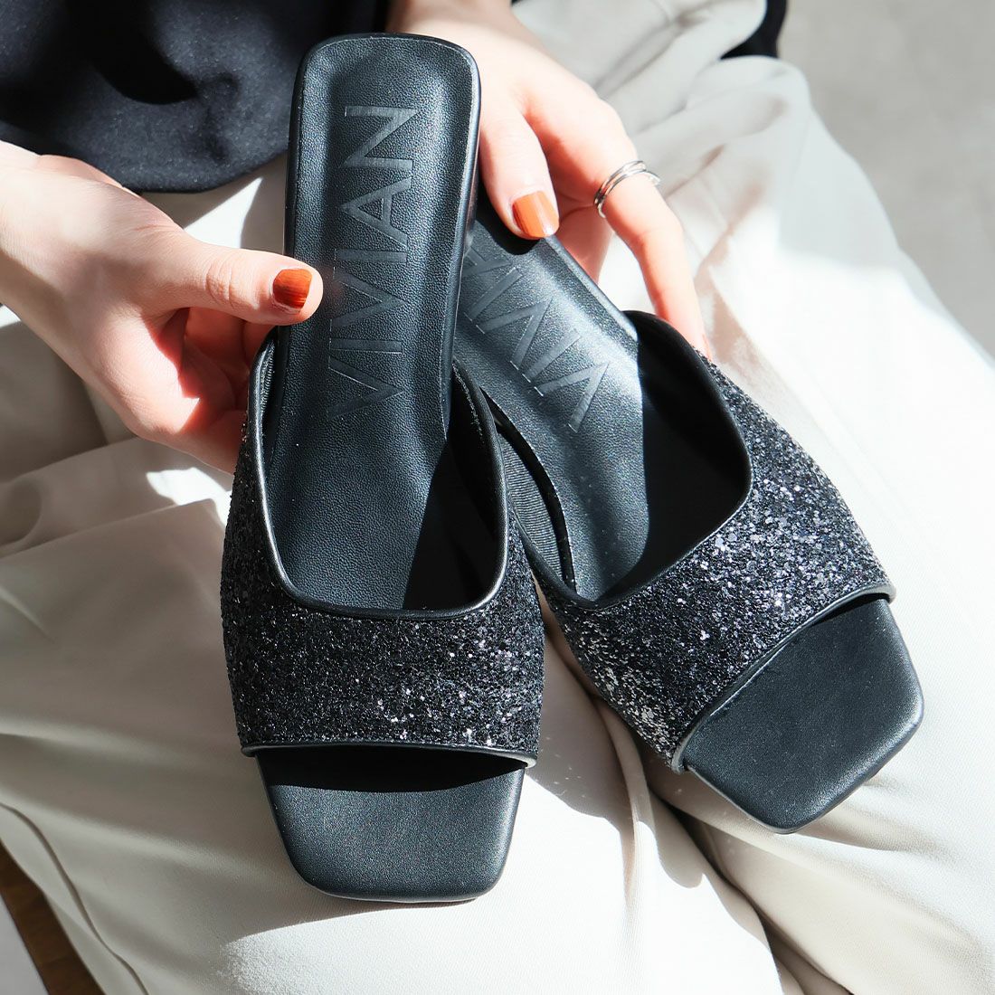 スクエアトゥグリッターミュールサンダル ｜靴・レディースシューズの