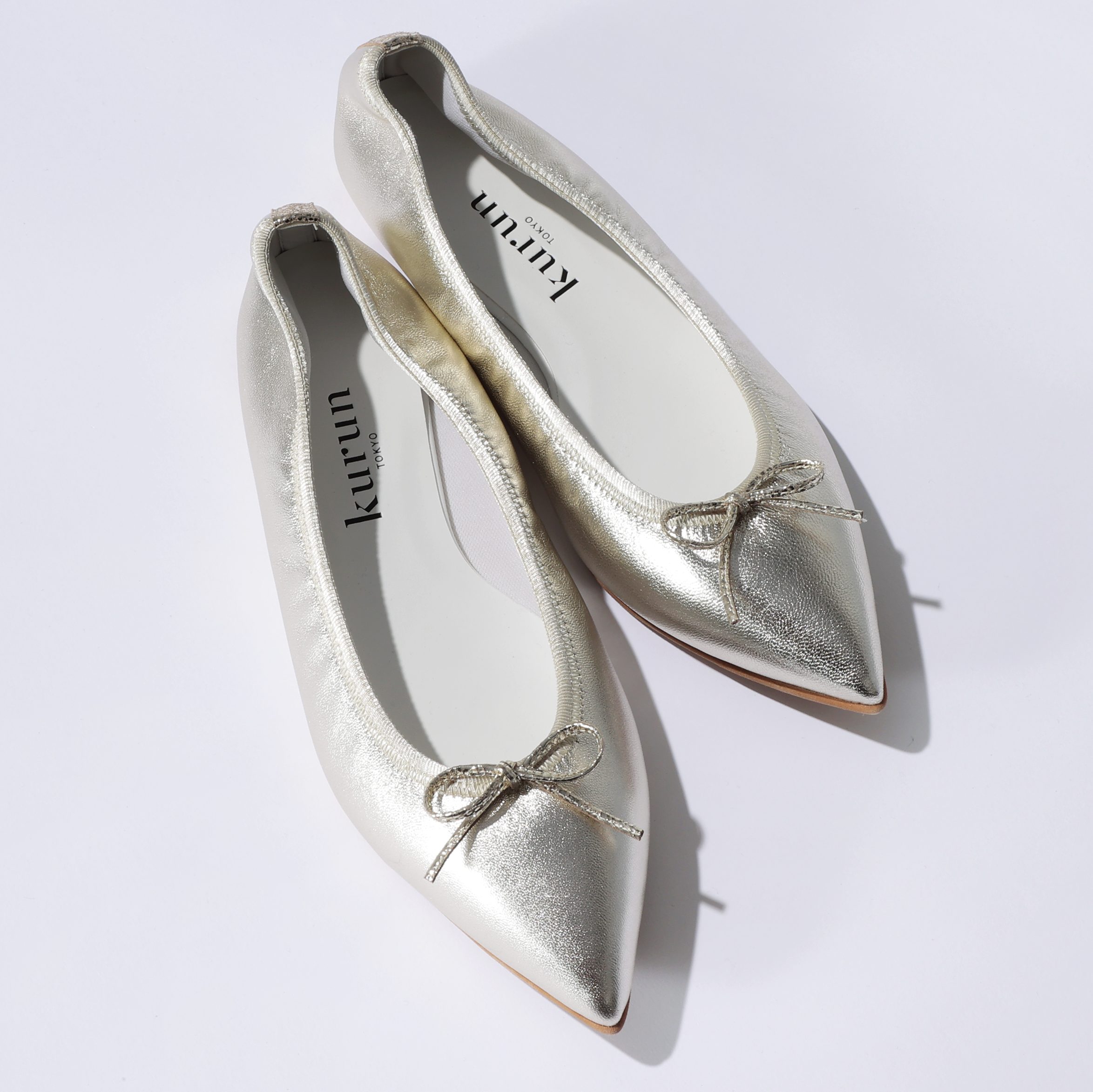 シンプルなデニムスタイルも華やかに♡kurun TOKYOのキラキラバレエ