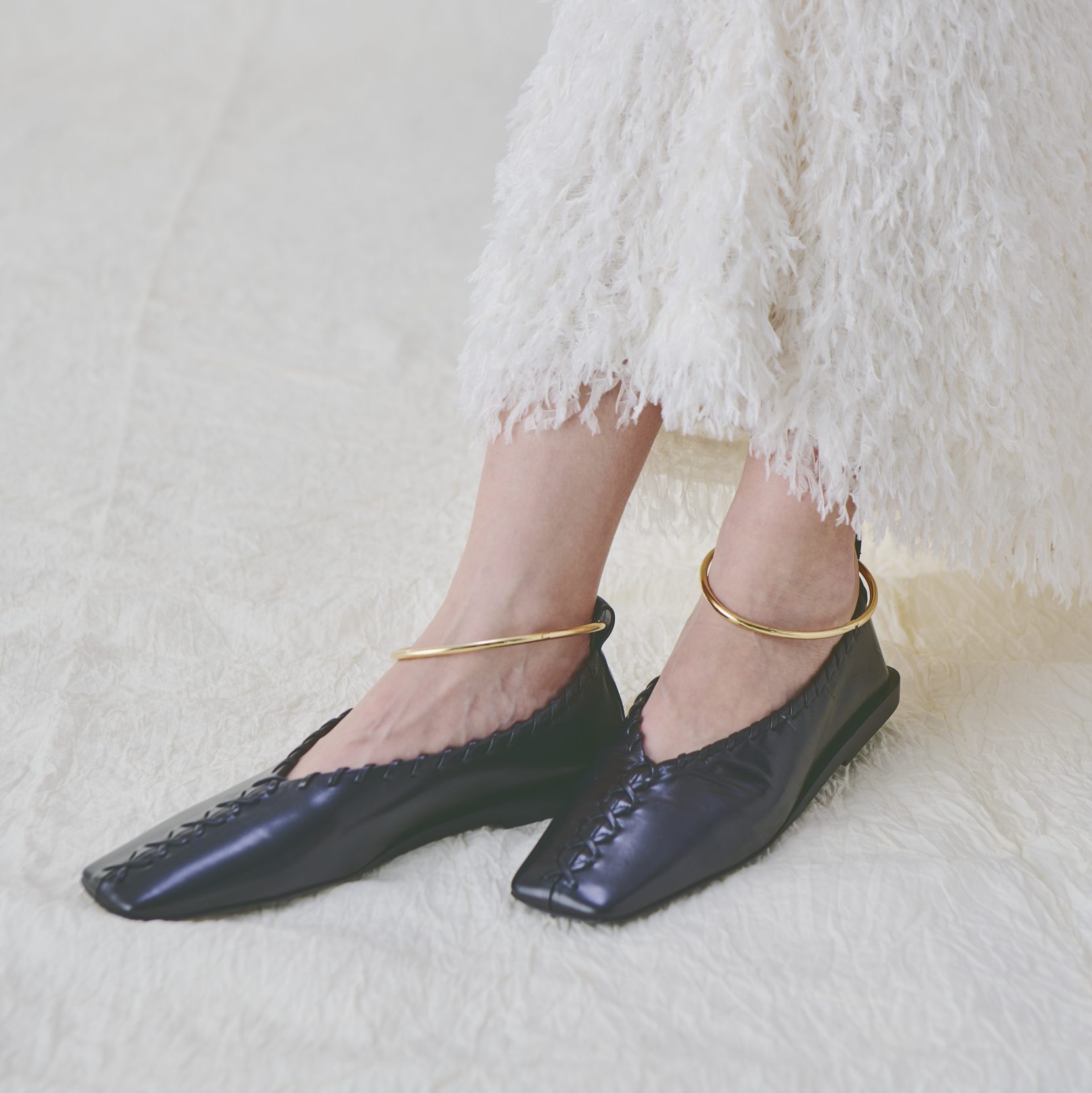 リュクスな素材で差がつく【ジルサンダー】の大人が買うべきフラット