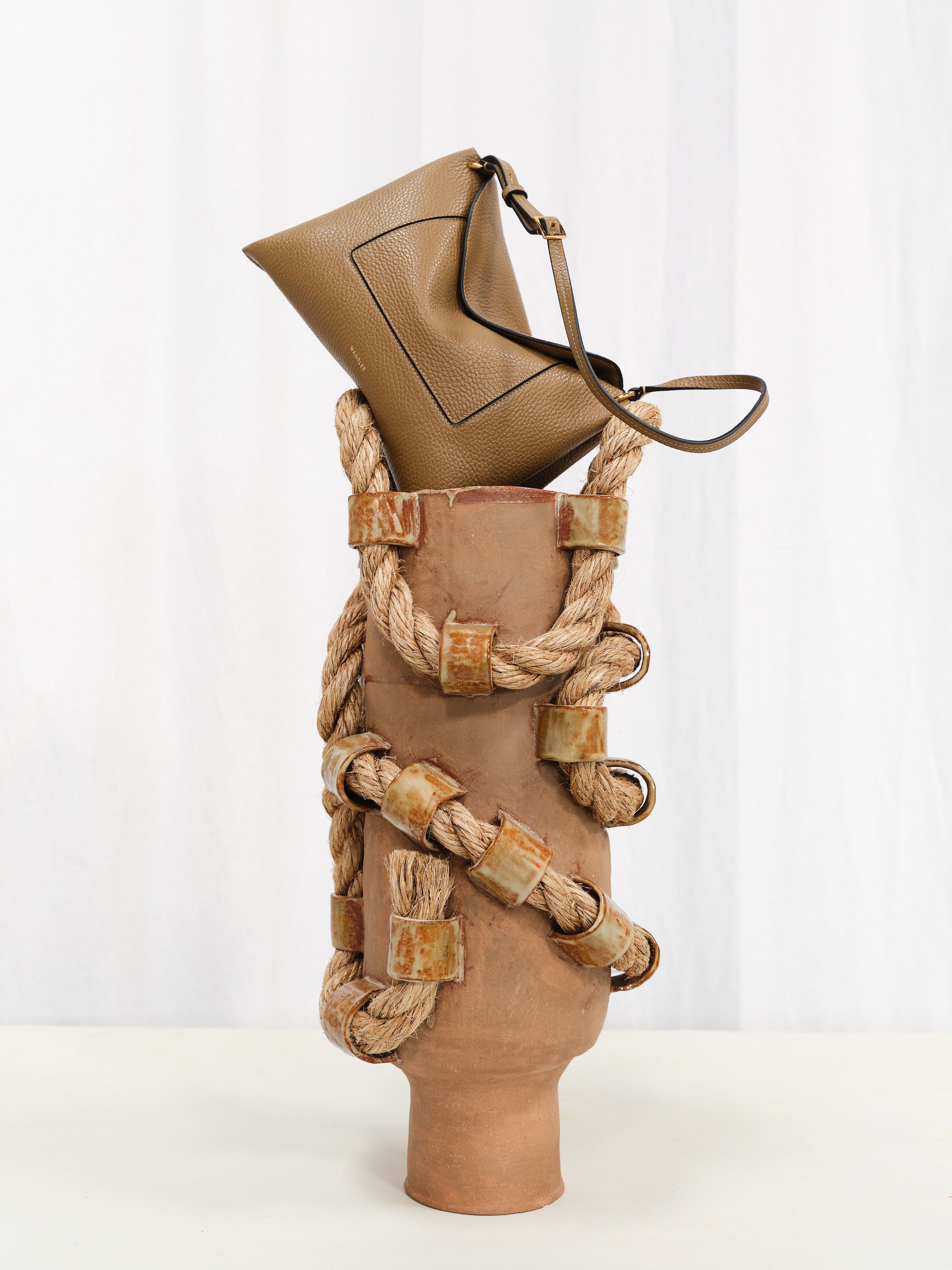 ペネロペ スラウチバッグ - ACAI CRUST | 【Wandler】ワンドラー公式サイト