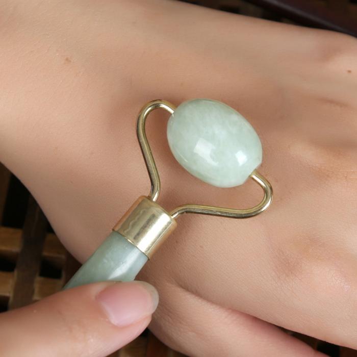 送料無料 贅沢 天然翡翠仕様ツインダブル美顔ローラー 人気