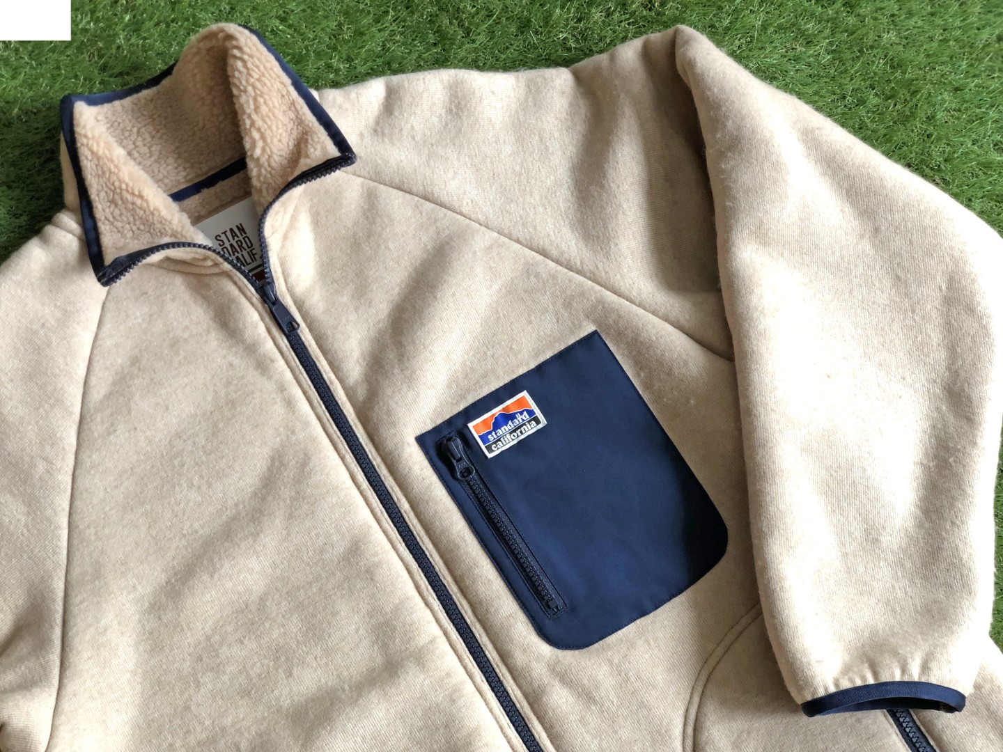スタンダードカリフォルニアによる、レトロ感タップリな肉厚フリース