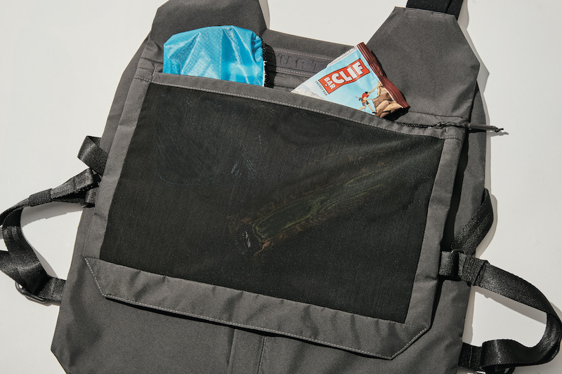 バックパックいらずの収納力!! バートンの高機動力ライディングベスト