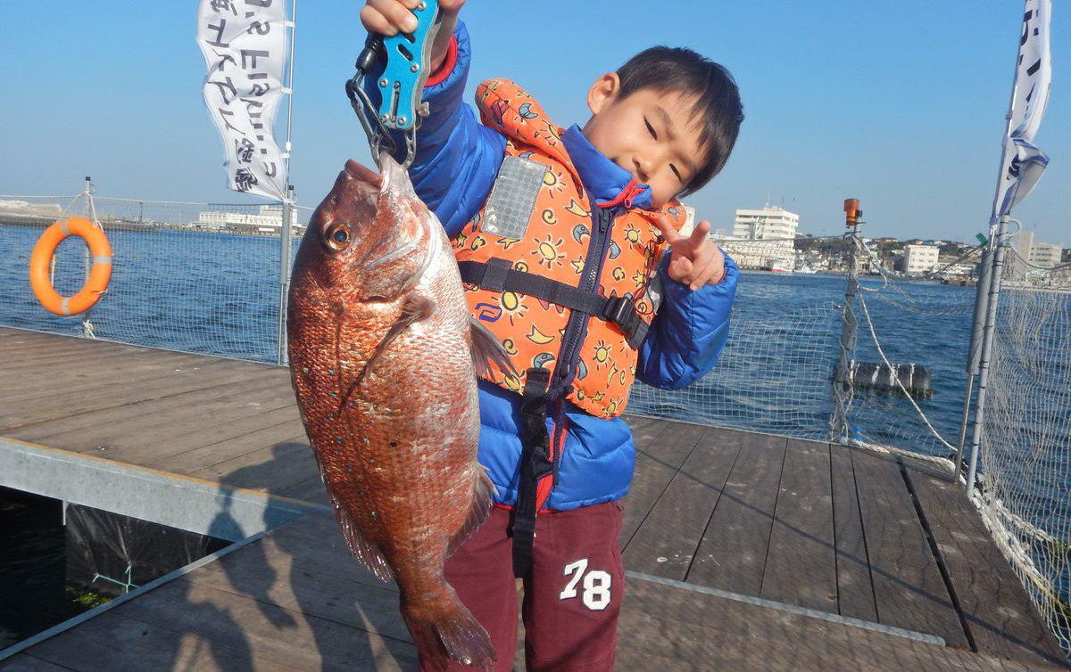 海上釣り堀で初めての魚釣り！ 受付からテクニックまで解説（神奈川県