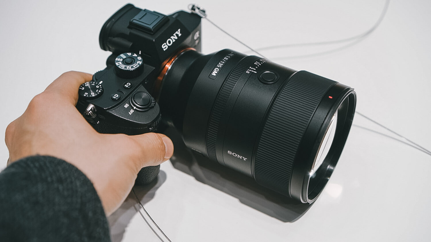 SONY 135mm F1.8 GMとSIGMA 135mm F1.8を比較！実際に触った感想なども。