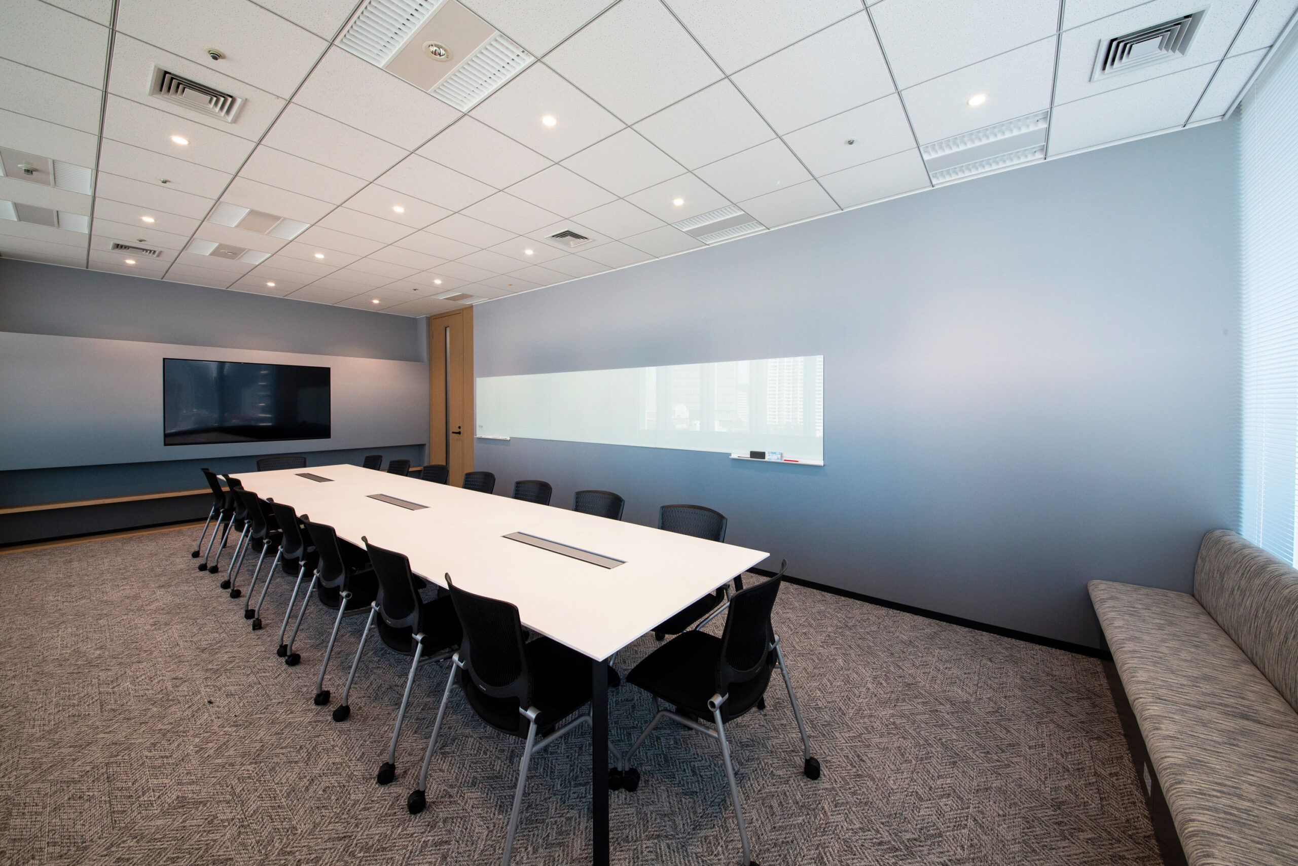 施工事例 - OFFICE Minato, Tokyo｜壁紙・施工事例｜WhO