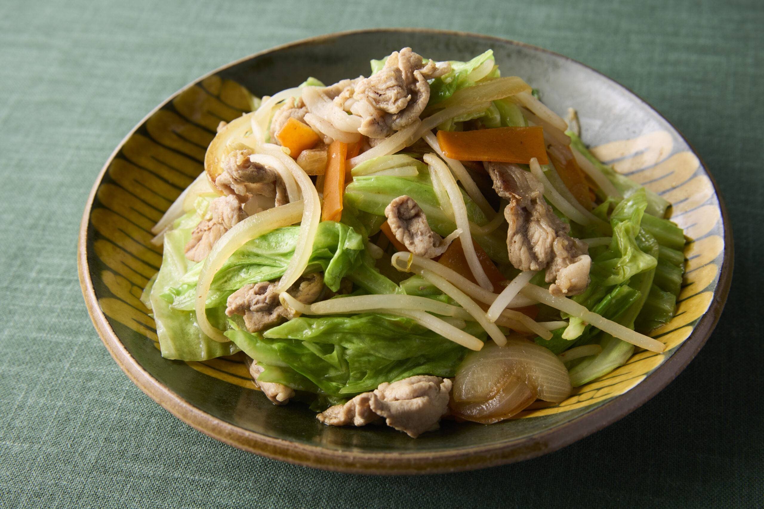 シャキッと簡単『基本の肉野菜炒め』人気レシピ／味つけは塩こしょう