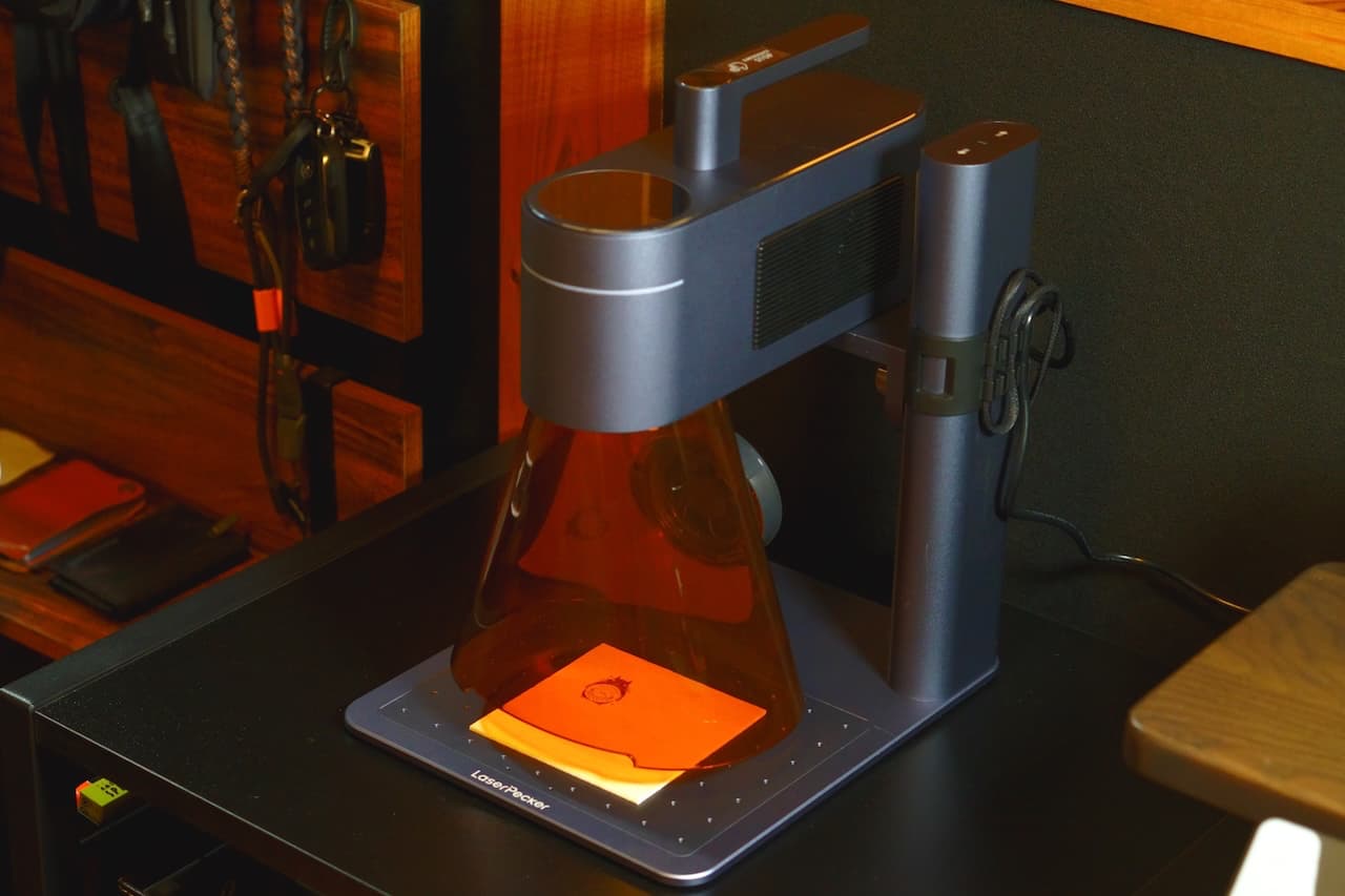 世界初のデュアルレーザー彫刻機「LaserPecker LP4」レビュー | 300