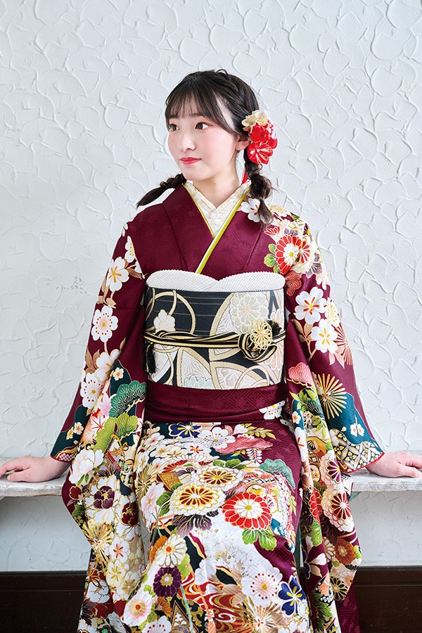 重厚感と可憐さと。一歩大人な本格古典の赤色振袖-H-811｜振袖