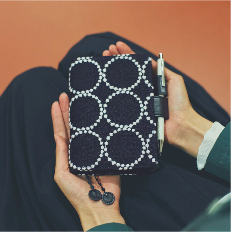 ミナ ペルホネン「tambourine（navy）」の再販売について。 - ほぼ日