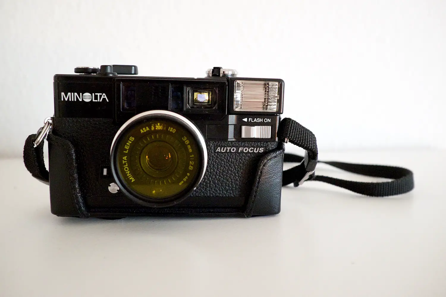 Between the Ages: The Minolta Hi-Matic AF2 - 35mmc