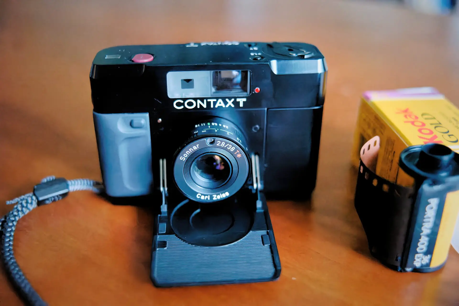 CONTAX T - The 1st One - A Compact, Manually-Focused Rangefinder
