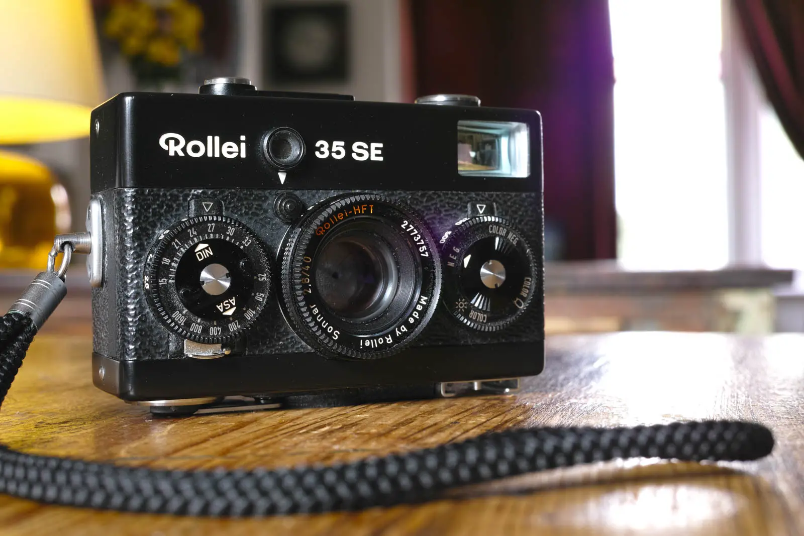 Rollei 35se & thoughts about shooting a zone focus camera