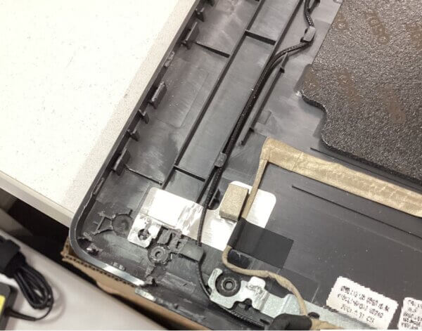 DELLノートパソコンのヒンジ修理事例 - パソコン修理・データ復旧