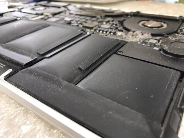 MacBook Pro A1398 (Retina, 15インチ, Late 2013)のバッテリー交換