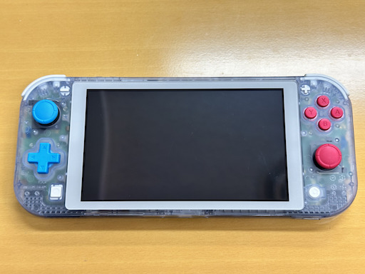 Switch Liteのボディを透明にしたかったので，分解して交換してみた